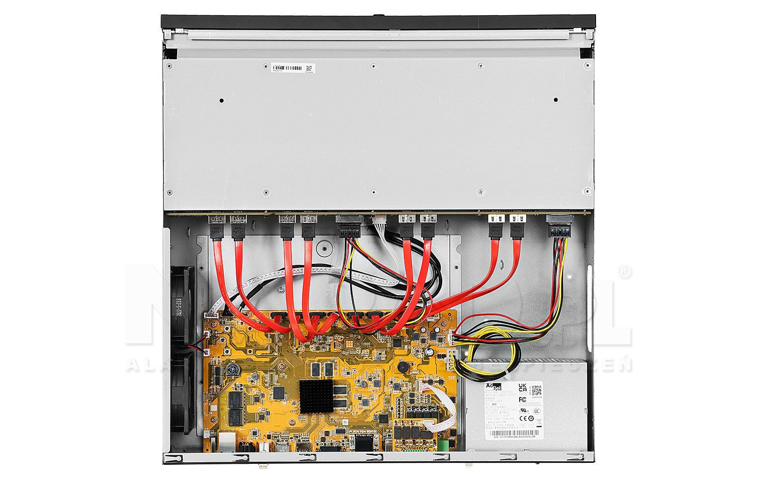 جهاز تسجيل كاميرات (IP NVR) يدعم 64 كاميرات حتى جودة 32 ميجابيكسل وتوصيل 8 هارد ديسك للتسجيل ومصمم من المعدن بدون سويتش (DS-9664NI-M8
)