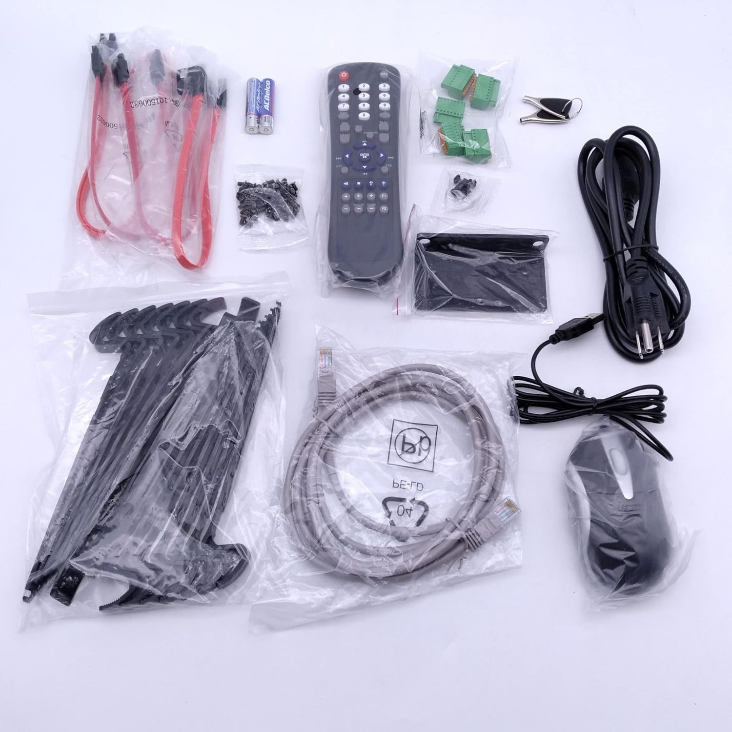 جهاز تسجيل كاميرات (IP NVR) يدعم 64 كاميرات حتى جودة 32 ميجابيكسل وتوصيل 8 هارد ديسك للتسجيل ومصمم من المعدن بدون سويتش (DS-9664NI-M8
)
